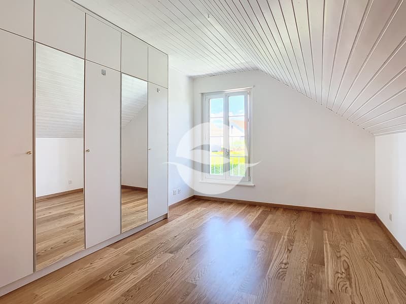 1er : 1ère chambre avec armoire