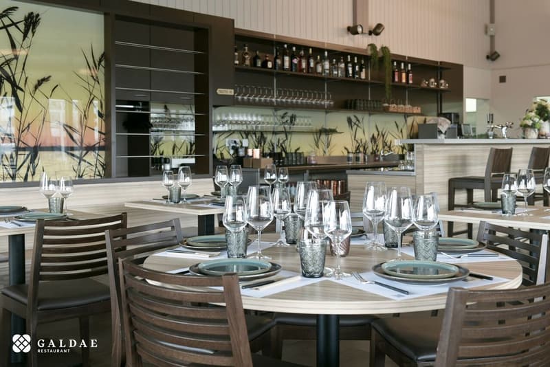 Immeuble avec restaurant et mobilier, épicerie et chambres proche du l (4)