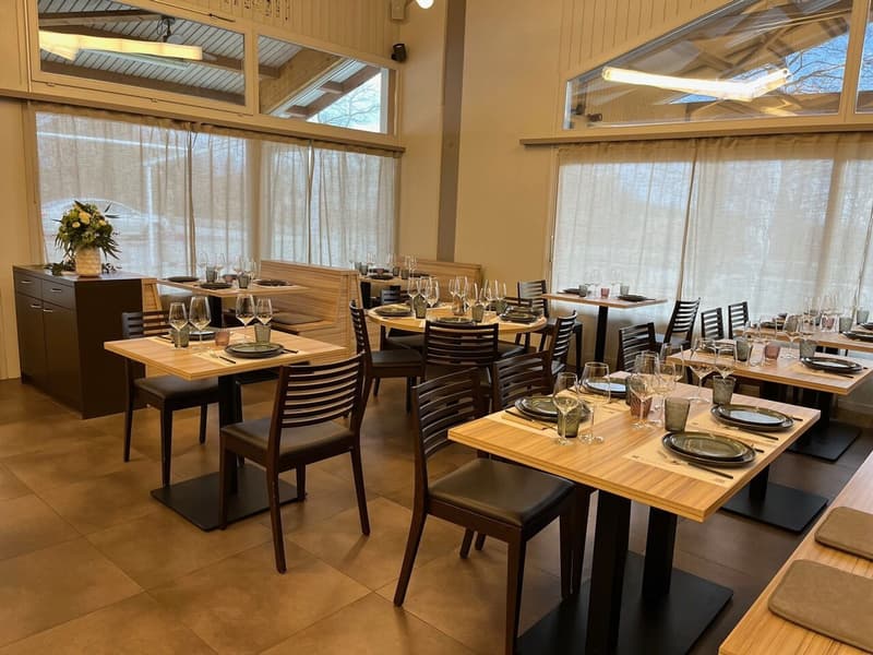 Immeuble avec restaurant, épicerie et chambres proche du lac (5)