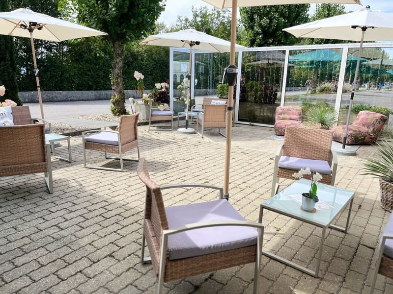 Immeuble avec restaurant, épicerie et chambres proche du lac (11)