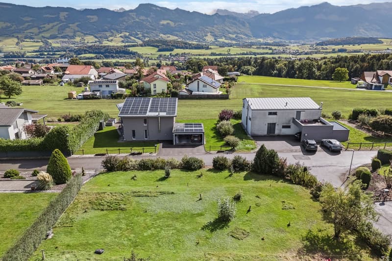 Terrain à bâtir avec permis en force et projet de construction (3)