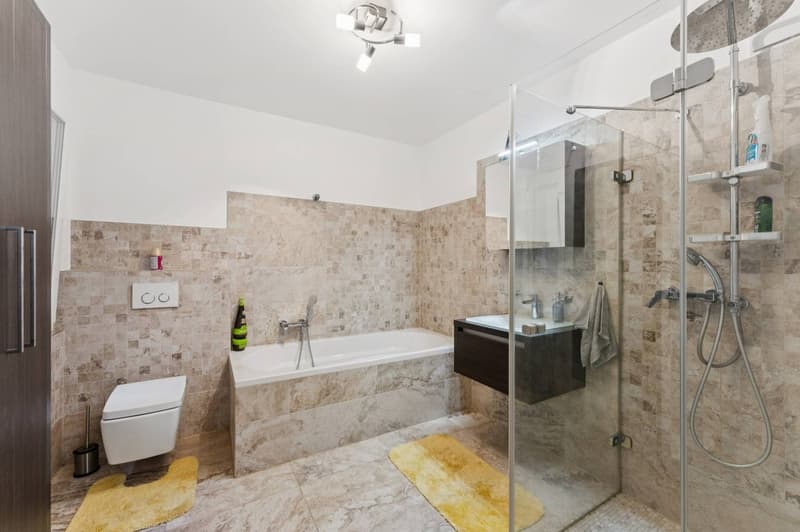 Salle de bain au rez inférieur