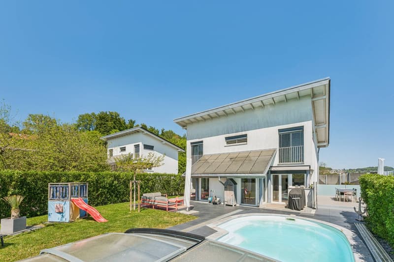 Magnifique maison avec appartement de rendement et piscine (2)