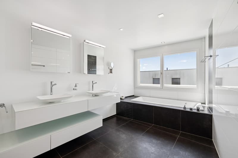 Salle de bain et douche de la suite parentale