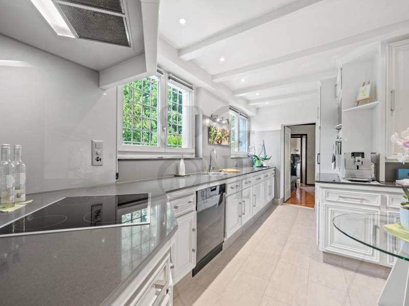 Maison d'exception avec vue imprenable et piscine (5)