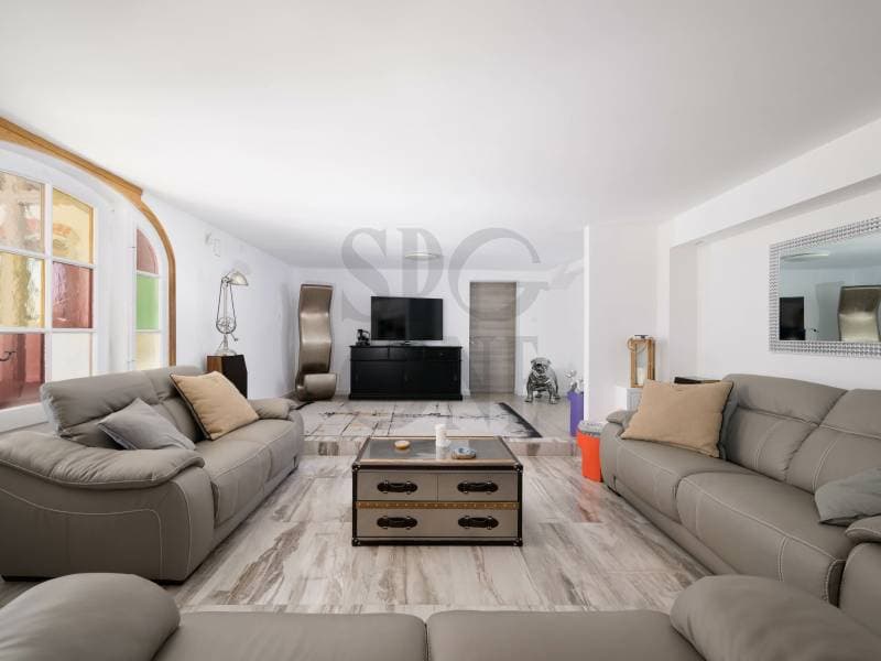 Maison élégante et spacieuse, rénovée avec soin (4)