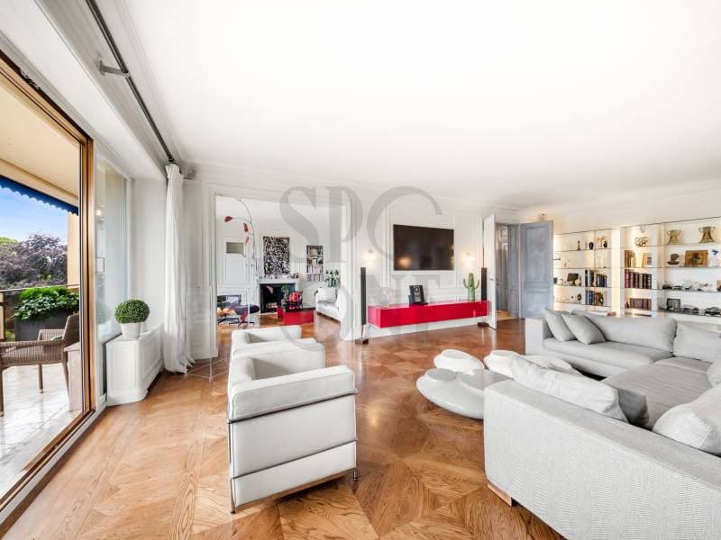 Appartement de standing avec vue sur le lac et piscine privée (2)