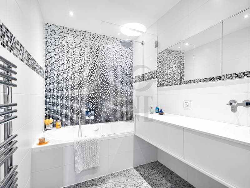 Appartement de standing avec vue sur le lac et piscine privée (7)