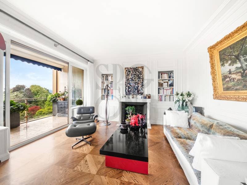 Appartement de standing avec vue sur le lac et piscine privée (4)