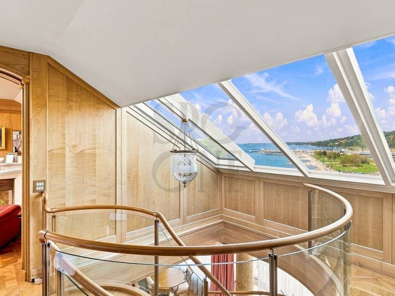 Penthouse en duplex face au lac avec terrasse et vue panoramique (8)