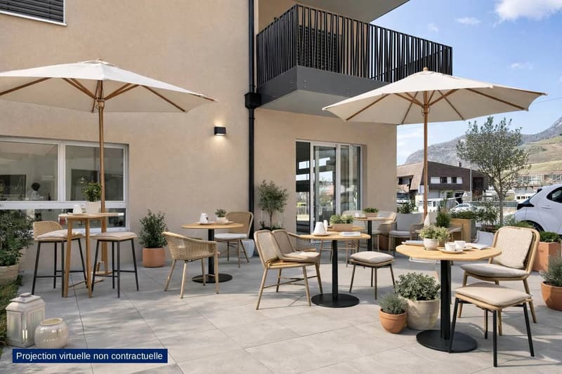 A louer à Aigle, arcade aménagée avec terrasse pour pause-café de quartier (1)