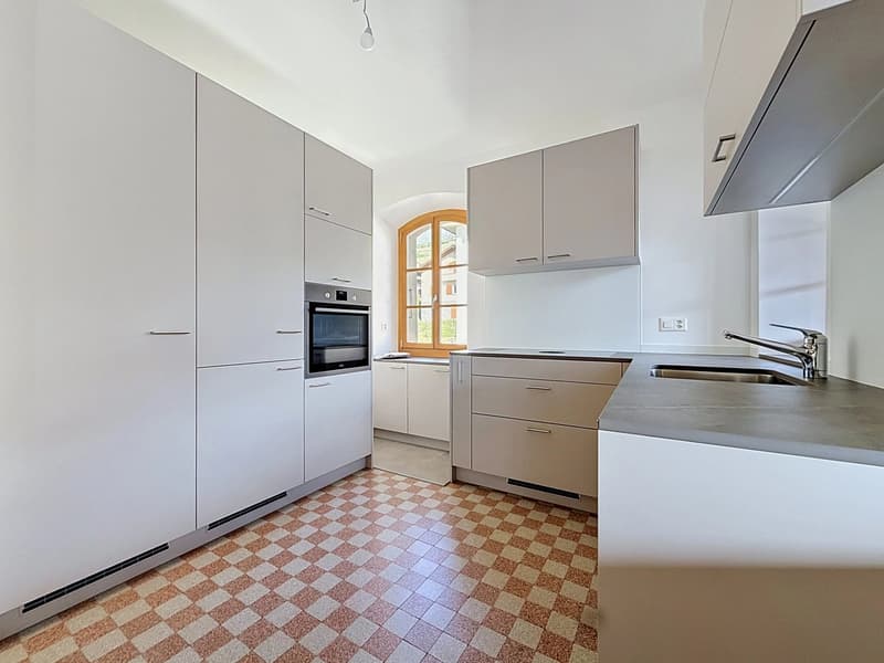 À louer ? 4.5 pièces rénové de 150 m² avec jardin, garage et vue panoramique (3)