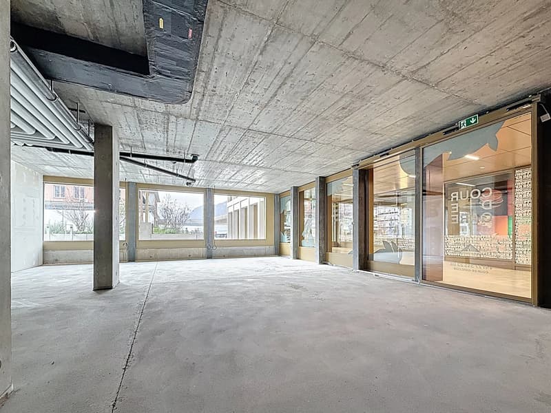 A LOUER - Emplacement n1 - Arcade 142.22 m² sur la Place de la Gare (Sion) (5)