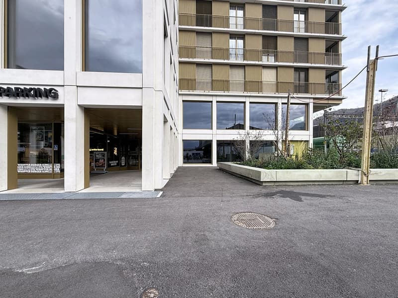 A LOUER - Emplacement n1 - Arcade 142.22 m² sur la Place de la Gare (Sion) (2)