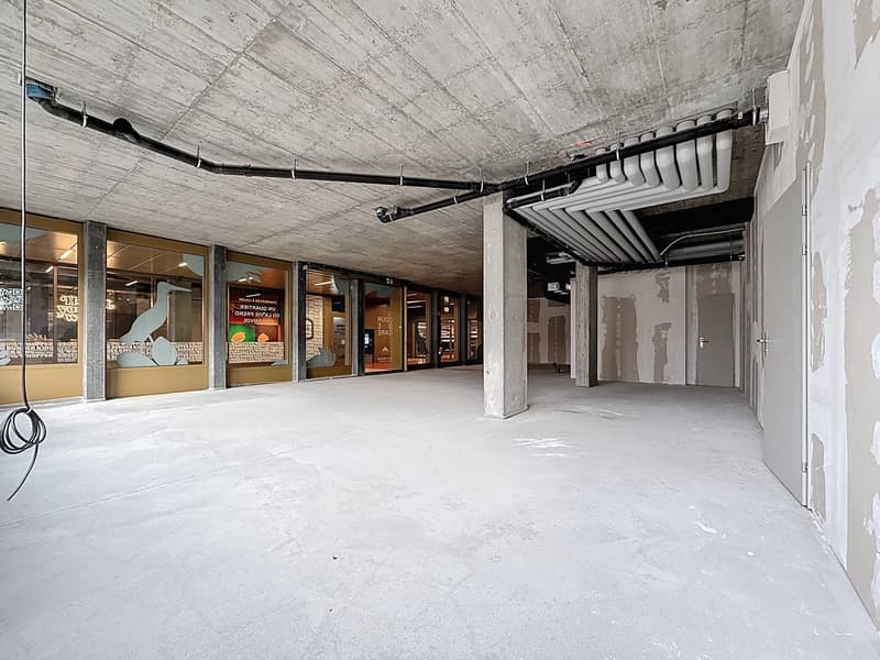 A LOUER - Emplacement n1 - Arcade 142.22 m² sur la Place de la Gare (Sion) (3)