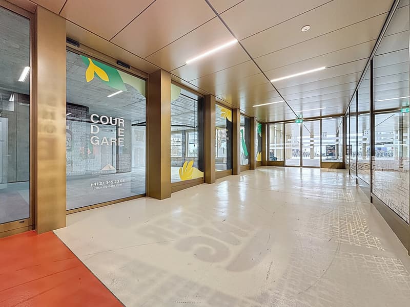 A LOUER - Emplacement n1 - Arcade 142.22 m² sur la Place de la Gare (Sion) (1)