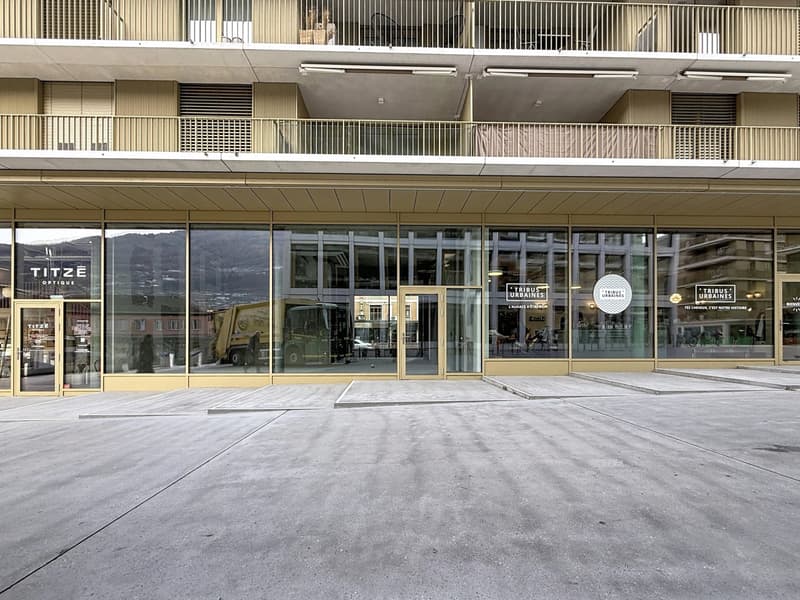 Surface retail avec forte visibilité - 87.25 m² - Cour de Gare (Sion) (1)