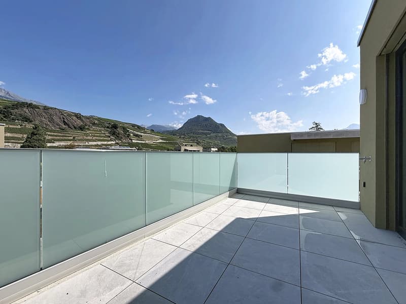 2.5 pièces en attique avec terrasse à louer à Uvrier (7)