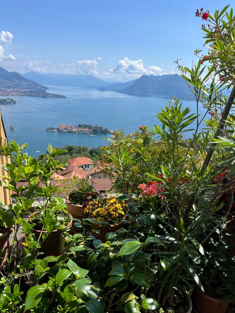 Aussicht von der Terrasse auf Lago Maggiore