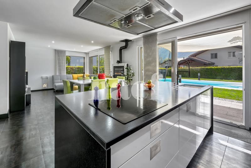 Très belle maison individuelle de 6.5 pièces avec studio indépendant et piscine extérieure à vendre à Bex (6)