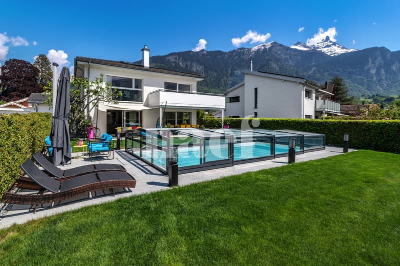 Très belle maison individuelle de 6.5 pièces avec studio indépendant et piscine extérieure à vendre à Bex (2)