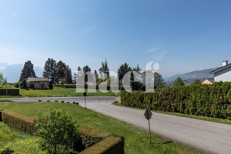 Exclusif ! Spacieux appartement de 3.5 pièces avec balcon et vue dégagée sur le lac à vendre à Chernex / Montreux (2)