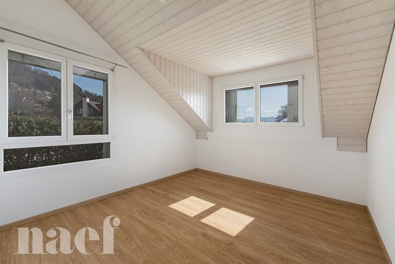 Charmante villa mitoyenne par les garages de 5.5 pièces au style contemporain et dans un cadre verdoyant à vendre à Blonay (5)