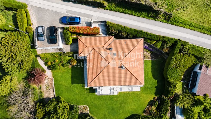 Magnifique villa individuelle de 6.5 pièces avec une vue exceptionnelle sur le lac et les montagnes à vendre à Blonay (2)