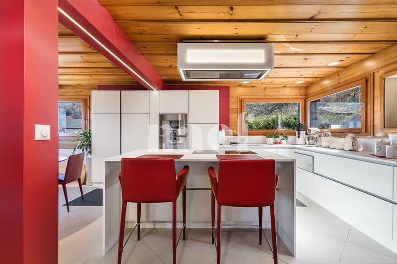 Magnifique chalet rénové avec jacuzzi et piscine à contre-courant à vendre à Choëx (12)