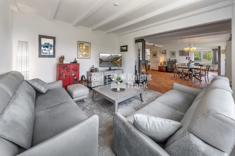 Maison individuelle rénovée de 8.5 pièces à vendre à St-Légier (10)