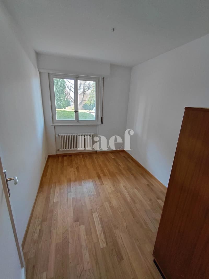 Local au rez-inférieur d'un immeuble locatif (1)