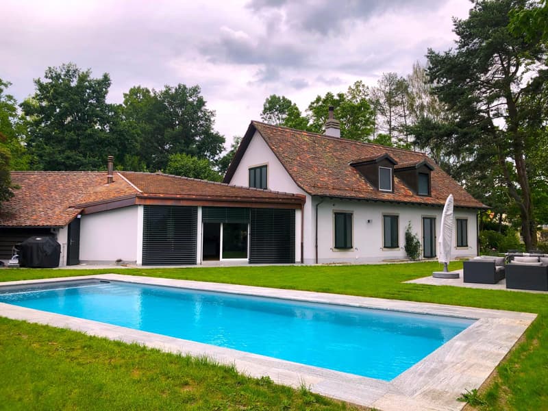 Villa rénovée de 6.5 pièces avec piscine sur env. 2'000 m² de terrain (2)