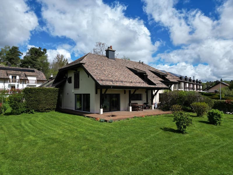 Lausanne : Villa individuelle de 410 m² dans un cadre champêtre. (1)