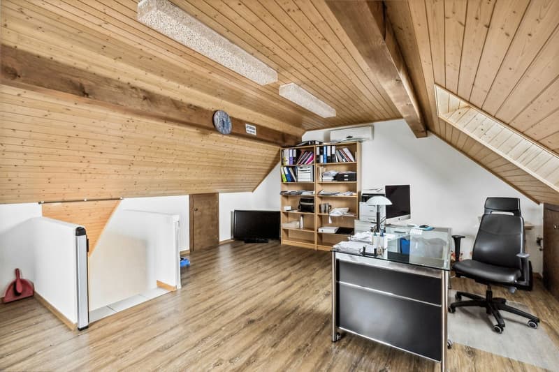 Spacieuse villa de 180m2 habitables au coeur du village avec bureau in (12)