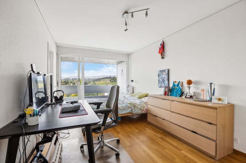 Spacieux appartement de 5.5 pièces avec vue magnifique sur la ville et (8)