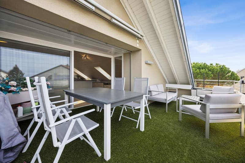 Spacieux duplex avec grande terrasse et beau dégagement sur le lac au (4)