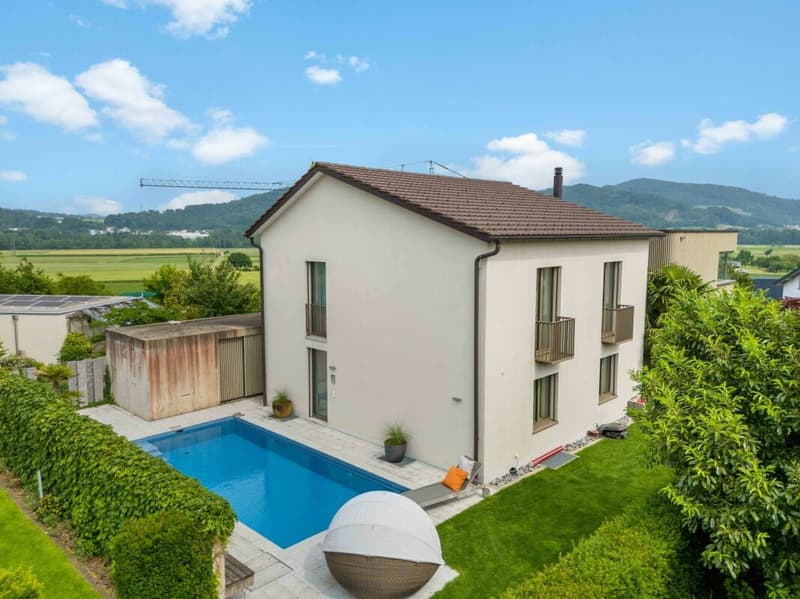 Villa de luxe 6.5 pièces avec un jardin magnifique, piscine et étang à koï (2)