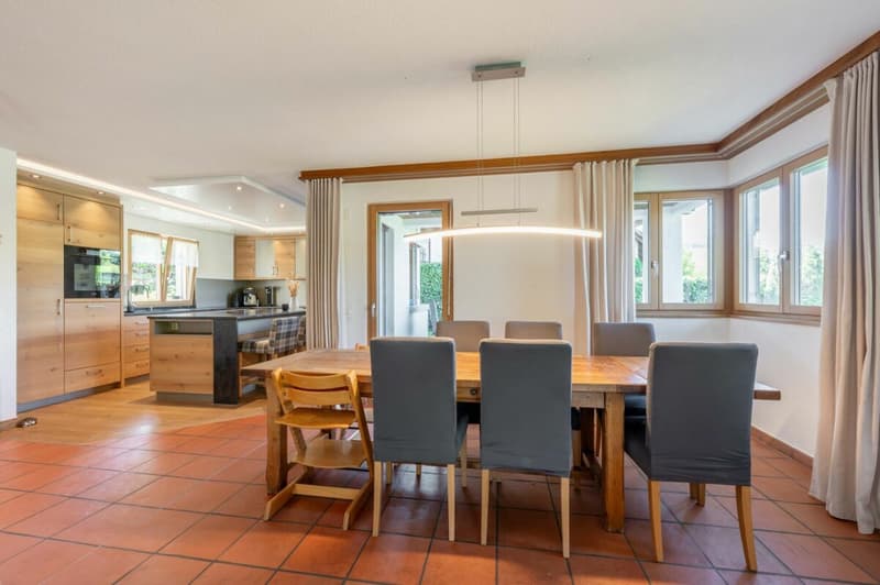 Grosszügiges freistehendes 6.5-Zimmer-Einfamilienhaus mit viel Platz, Ruhe & Privatsphäre - Weitblick ins Mettauertal! (6)