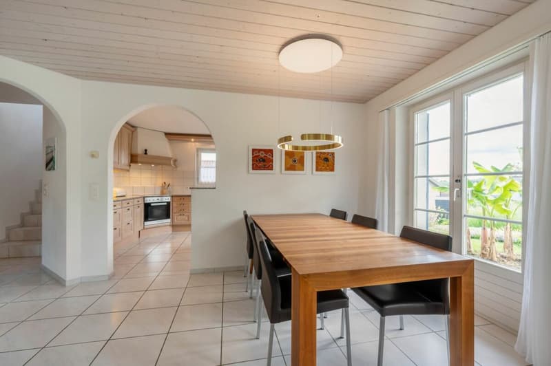 Hochwertiges 6.5-Zimmer-Einfamilienhaus an erhöhter ruhiger Wohnlage! (6)
