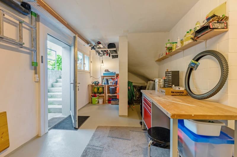 Hochwertiges 6.5-Zimmer-Einfamilienhaus an erhöhter ruhiger Wohnlage! (19)