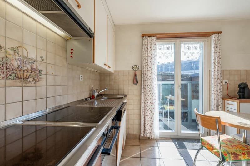 Freistehendes 5.5-Zimmer-Einfamilienhaus mit herrlichem Garten an wunderbar erhöhter Lage (6)