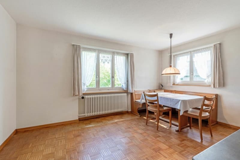 Freistehendes 5.5-Zimmer-Einfamilienhaus mit herrlichem Garten an wunderbar erhöhter Lage (5)
