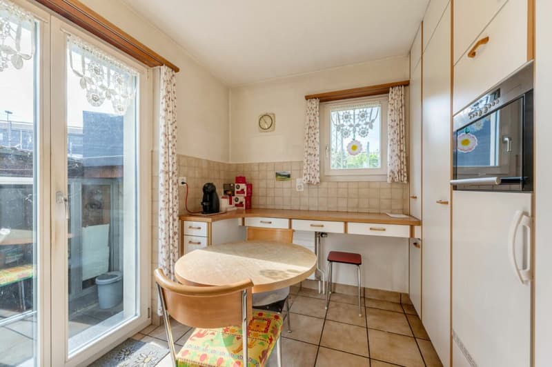 Freistehendes 5.5-Zimmer-Einfamilienhaus mit herrlichem Garten an wunderbar erhöhter Lage (7)