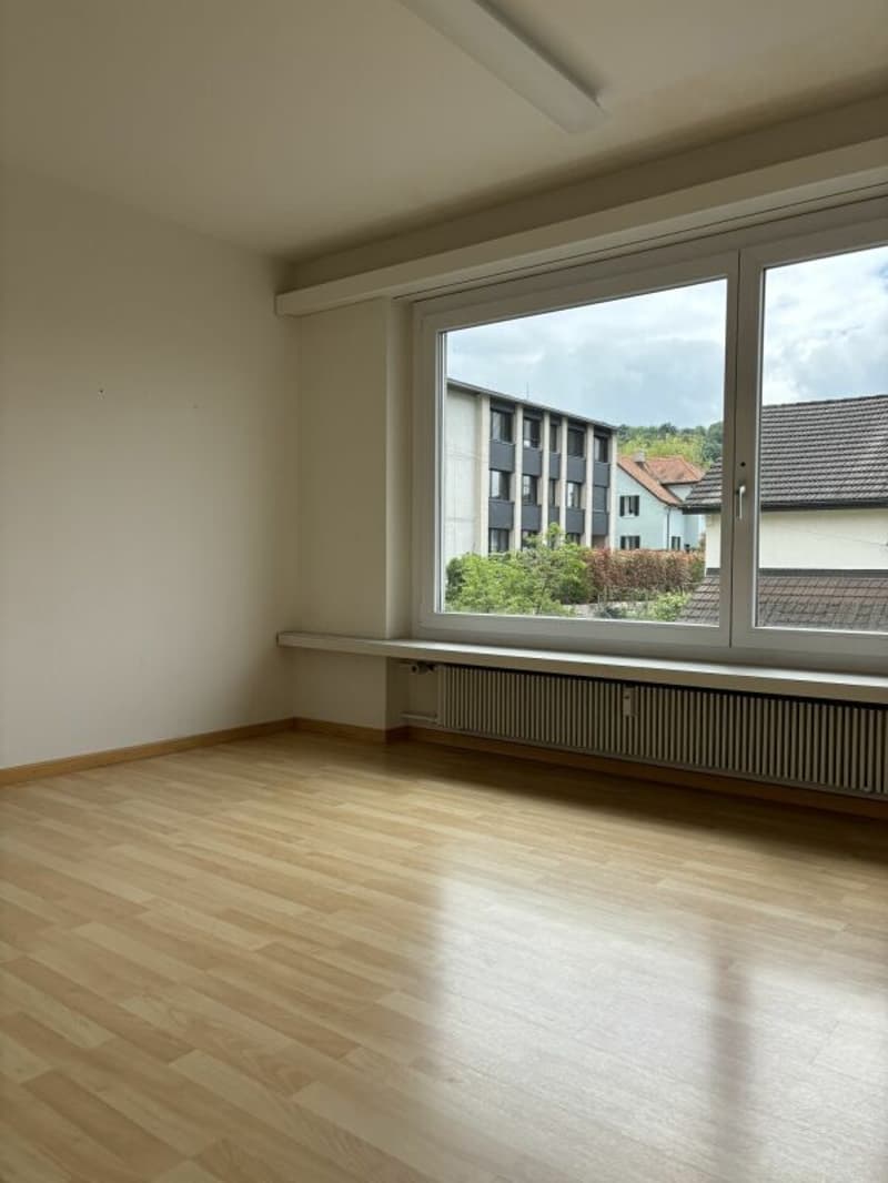 Helle 4-Zimmer-Wohnung mit sonnigem Balkon in ruhigem Wohnquartier (3)