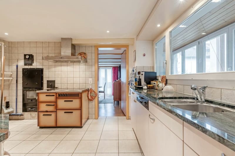 Wohnhaus mit zwei 2.5-Zimmer-Wohnungen und Entwicklungspotenzial im ruhigen Dorfkern von Remigen (3)