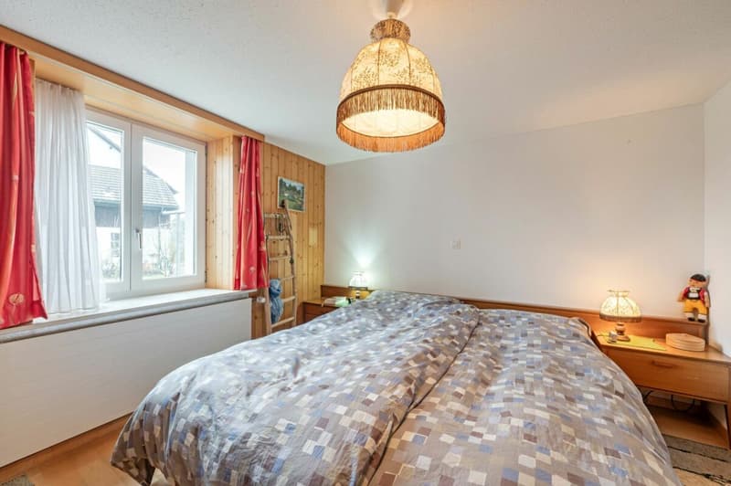 Wohnhaus mit zwei 2.5-Zimmer-Wohnungen und Entwicklungspotenzial im ruhigen Dorfkern von Remigen (8)