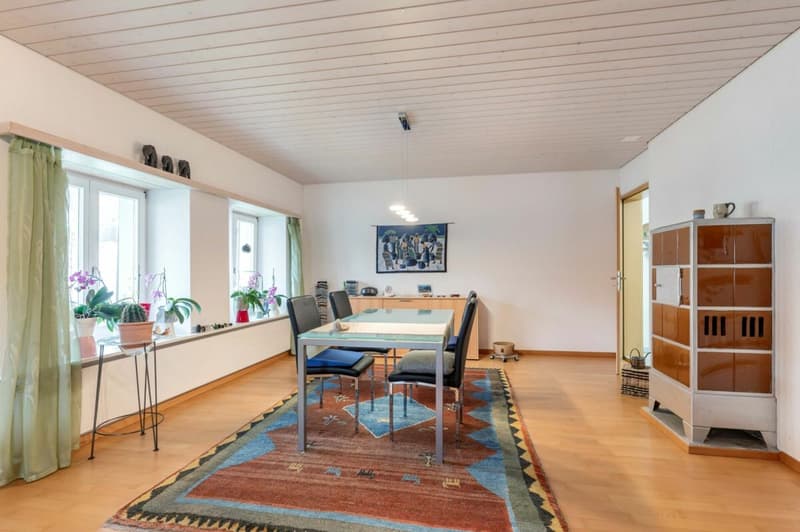 Wohnhaus mit zwei 2.5-Zimmer-Wohnungen und Entwicklungspotenzial im ruhigen Dorfkern von Remigen (12)