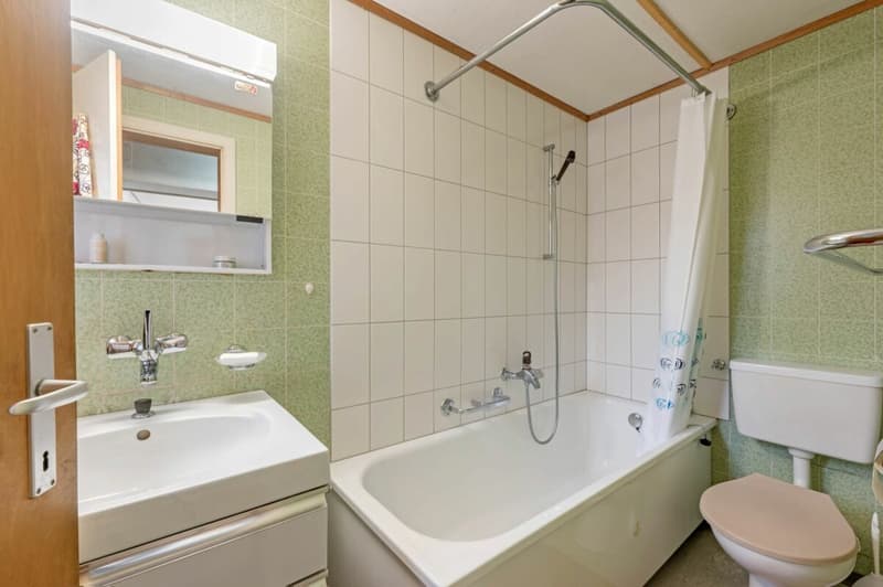 Wohnhaus mit zwei 2.5-Zimmer-Wohnungen und Entwicklungspotenzial im ruhigen Dorfkern von Remigen (11)