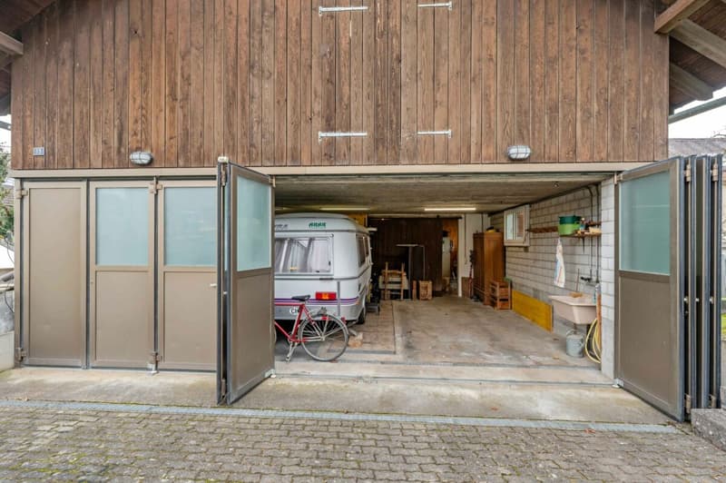 Wohnhaus mit zwei 2.5-Zimmer-Wohnungen und Entwicklungspotenzial im ruhigen Dorfkern von Remigen (23)