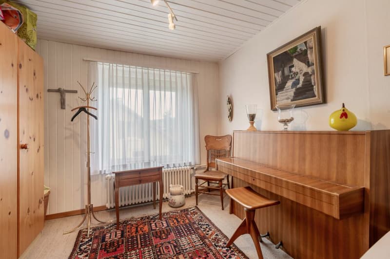 Sehr schönes, zentrales Zweifamilienhaus an ruhiger, bevorzugter Wohnlage mit separater Garagenparzelle (19)